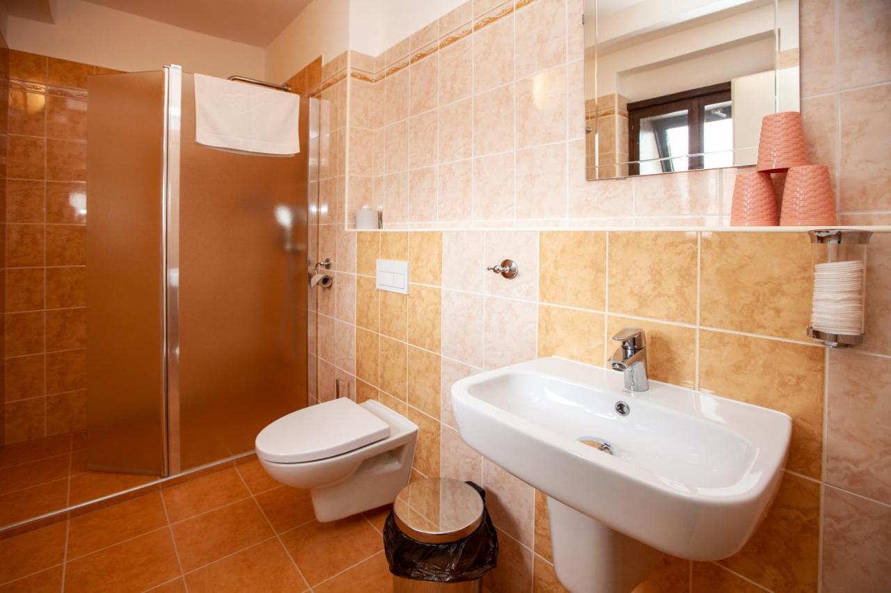 Hotel Stella Пльзень Экстерьер фото