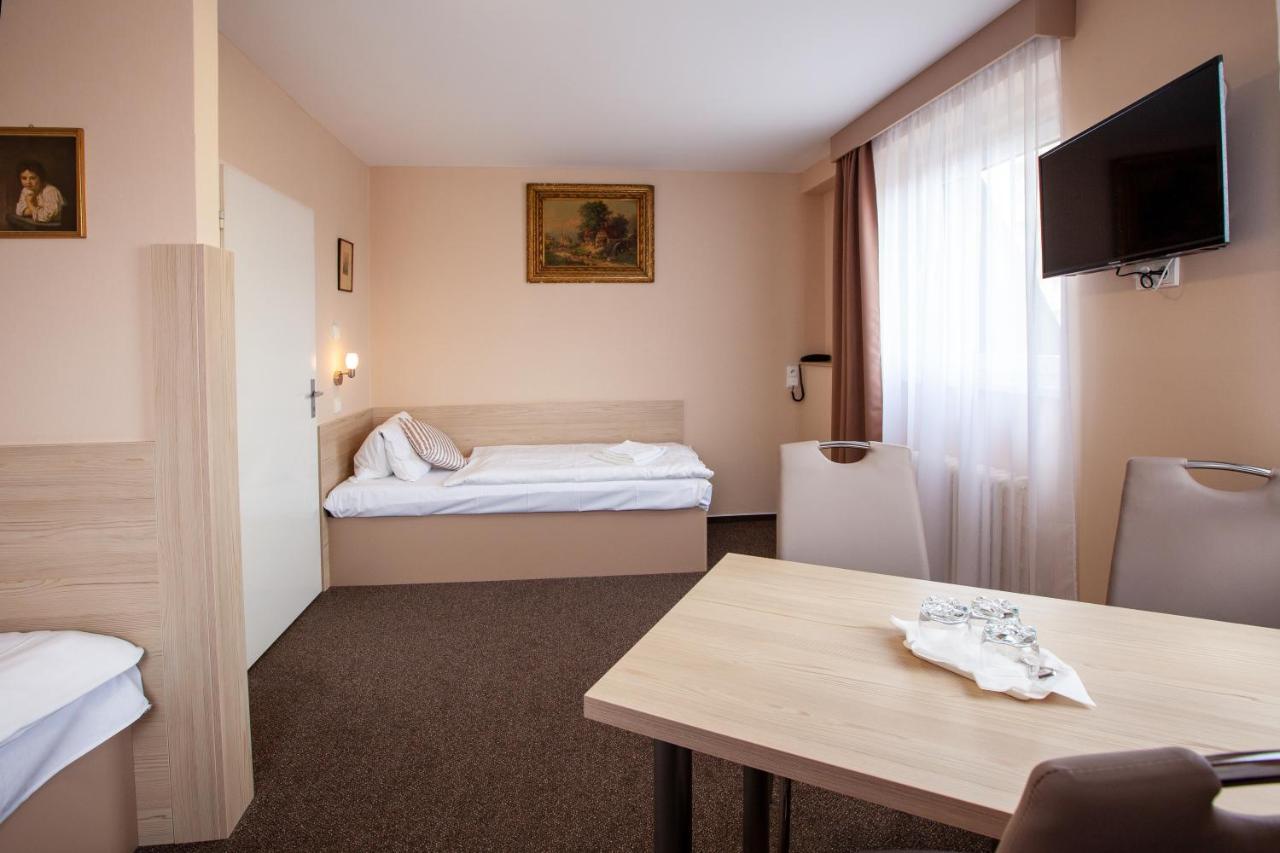 Hotel Stella Пльзень Экстерьер фото